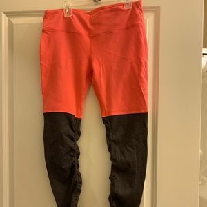 Alo Yoga Goddess Leggings in Guava